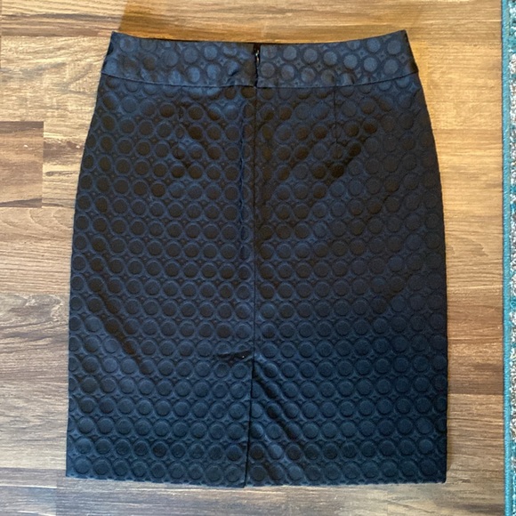 Banana Republic Pencil Skirt: Size 0 - Picture 2 of 8